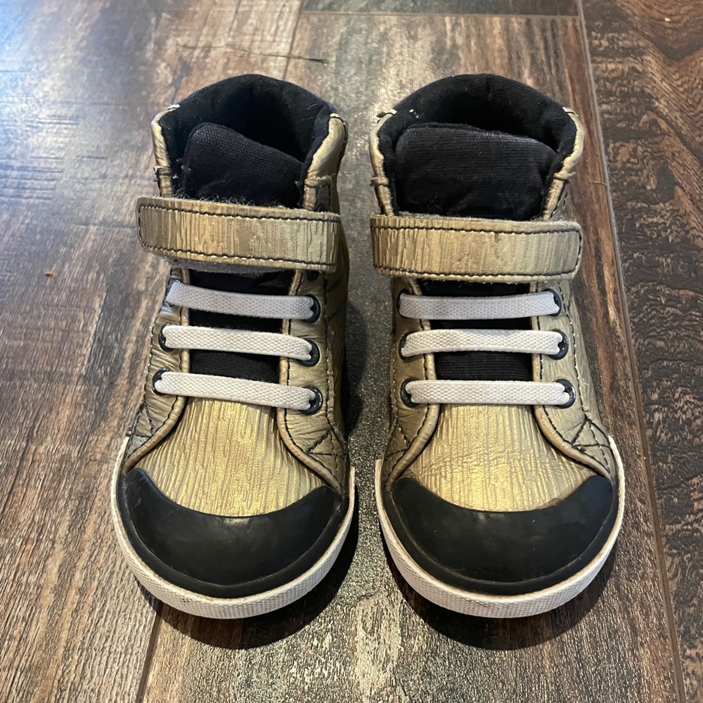 See Kai Run Dane Gold high tops, toddler size 6